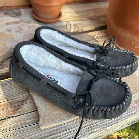 Minnetonka Charcoal Slippers Brand-New no box size 7 - Picture 3 of 11